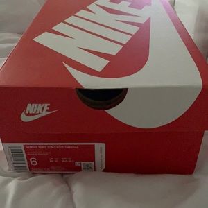 Women’s Nike Sandal (White)